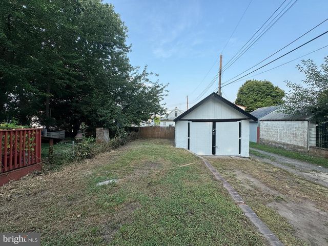 82 CENTRAL AVE, Morrisville, PA 19067