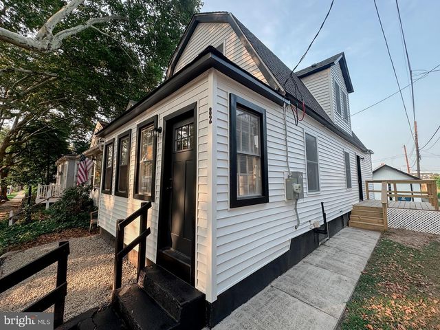 82 CENTRAL AVE, Morrisville, PA 19067