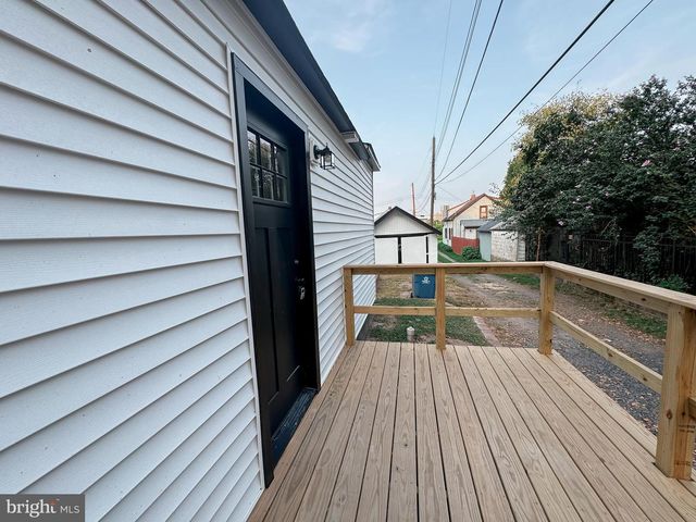 82 CENTRAL AVE, Morrisville, PA 19067