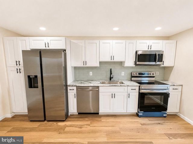 82 CENTRAL AVE, Morrisville, PA 19067