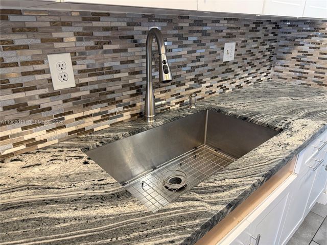 853 NW 81st Ter, Plantation, FL 33324