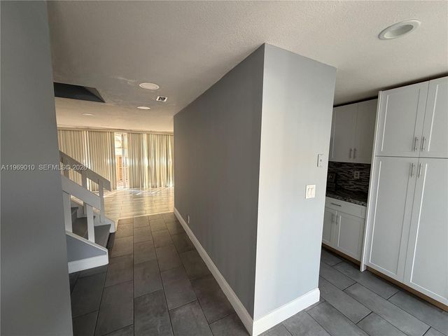 853 NW 81st Ter, Plantation, FL 33324