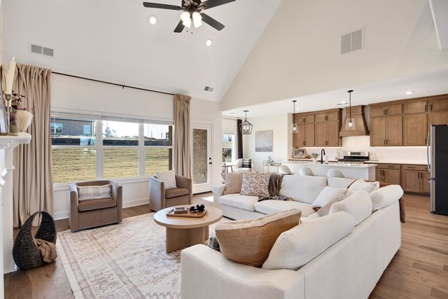 15 HUGHETTA ST, Oakland, TN 38060