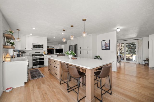 18010 N Saddle hill Rd, Colbert, WA 99005