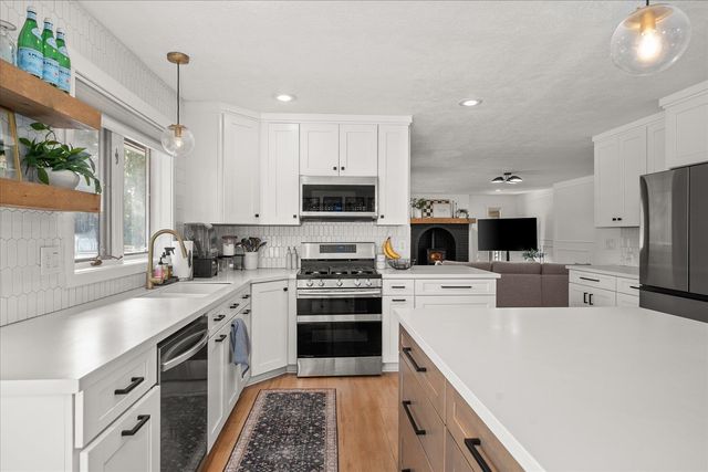 18010 N Saddle hill Rd, Colbert, WA 99005