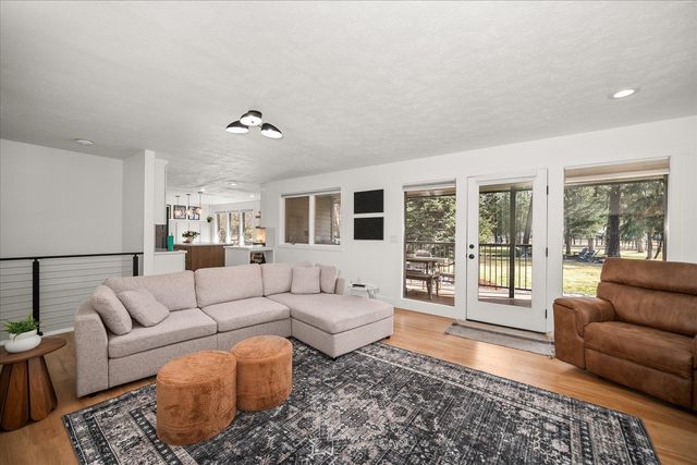 18010 N Saddle hill Rd, Colbert, WA 99005