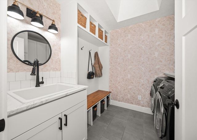 18010 N Saddle hill Rd, Colbert, WA 99005