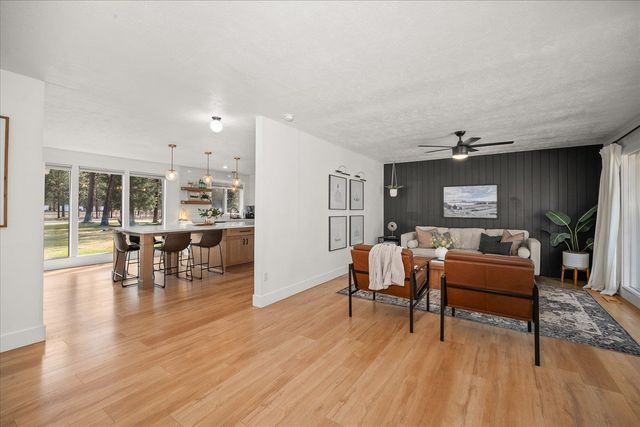 18010 N Saddle hill Rd, Colbert, WA 99005