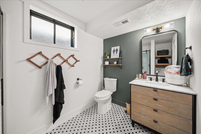 18010 N Saddle hill Rd, Colbert, WA 99005