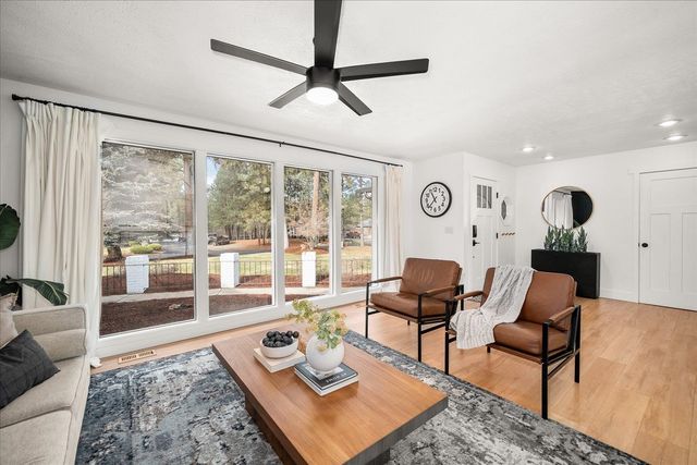 18010 N Saddle hill Rd, Colbert, WA 99005