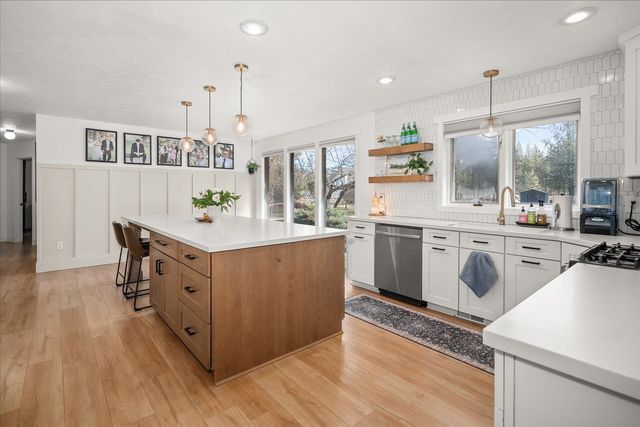 18010 N Saddle hill Rd, Colbert, WA 99005