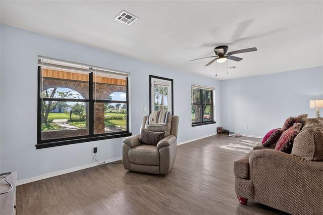 2122 N Dobbs, Harrah, OK 73045