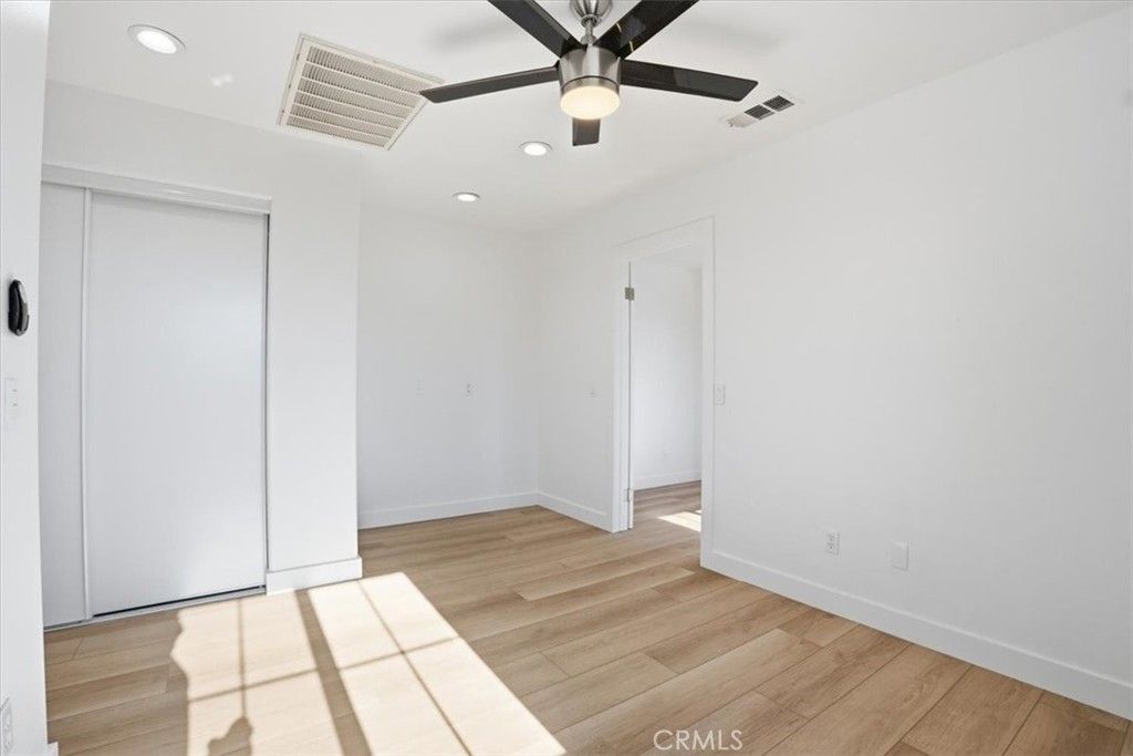 Image 18 of property listing at 13522 Island Palms, Sylmar, CA 91342