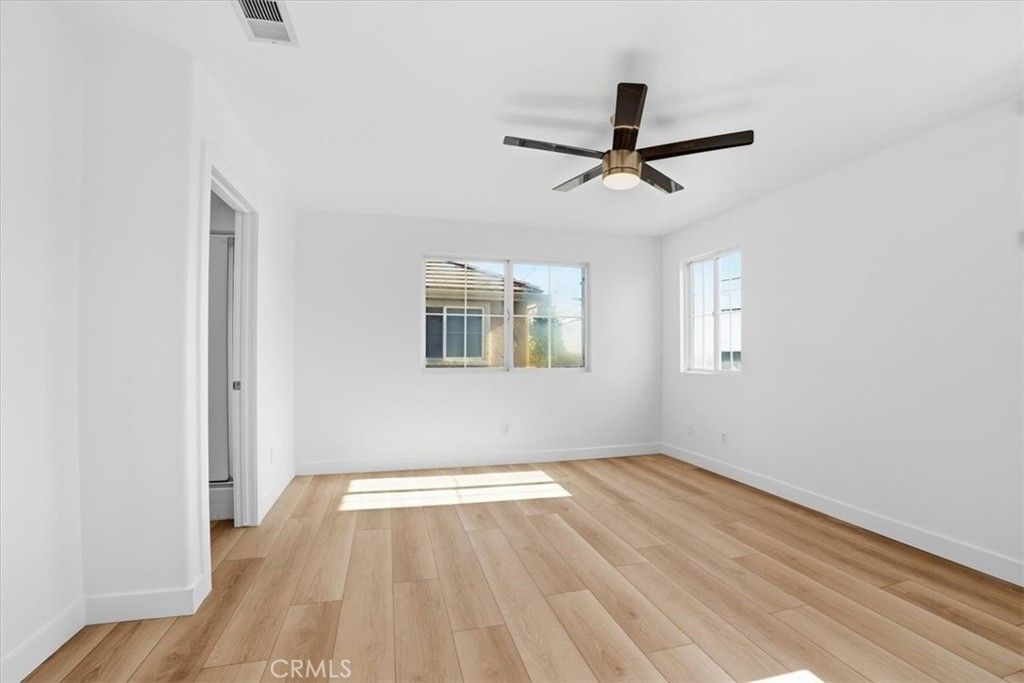 Image 25 of property listing at 13522 Island Palms, Sylmar, CA 91342