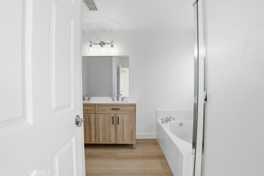 Image 29 of property listing at 13522 Island Palms, Sylmar, CA 91342