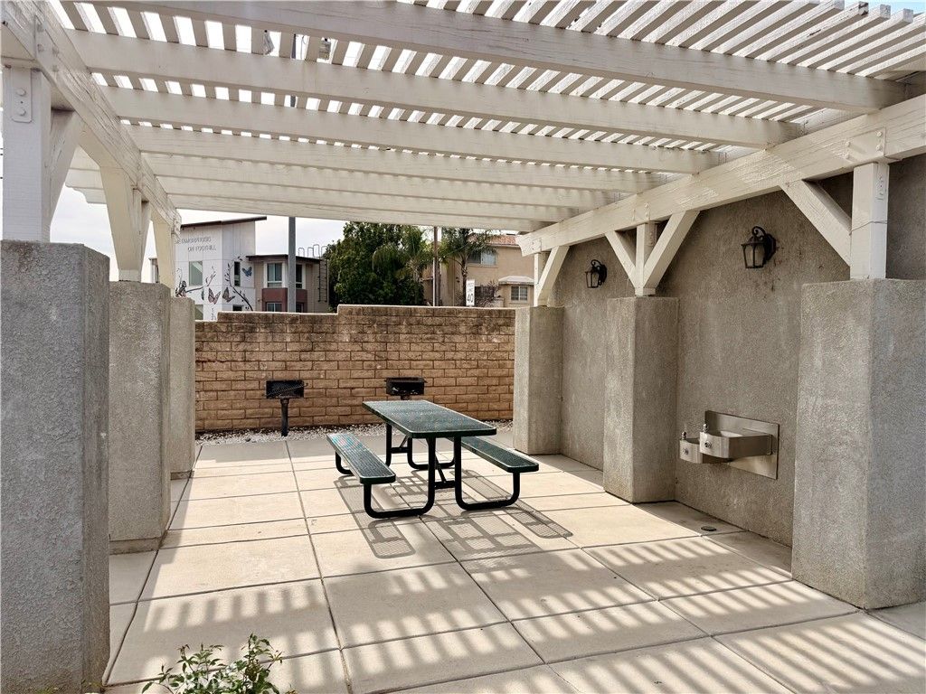 Image 38 of property listing at 13522 Island Palms, Sylmar, CA 91342