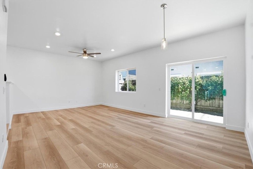 Image 7 of property listing at 13522 Island Palms, Sylmar, CA 91342