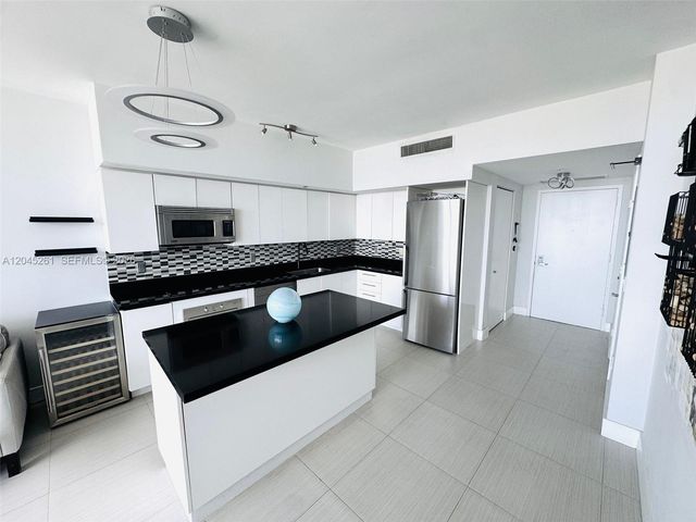 92 SW 3rd St 3608, Miami, FL 33130