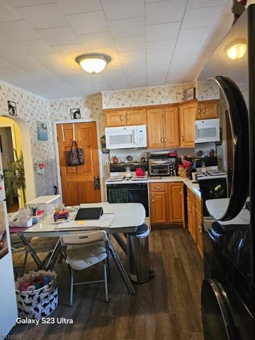 215 W 2Nd St, Clifton City, NJ 07011