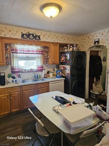 215 W 2Nd St, Clifton City, NJ 07011