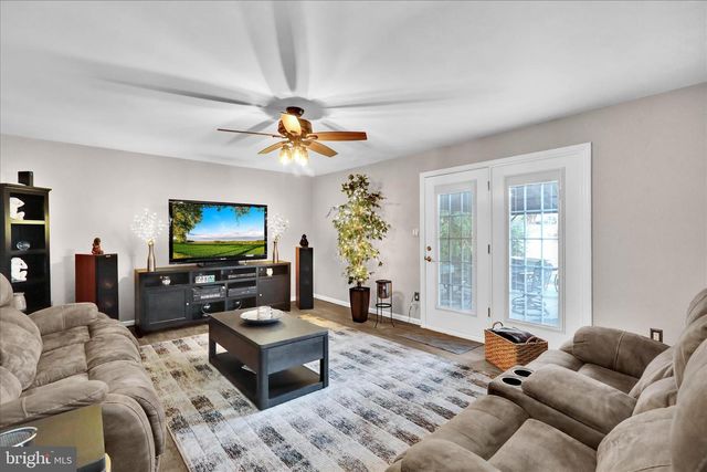 125 SHIRE LN, Wernersville, PA 19565