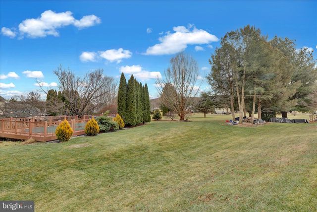 125 SHIRE LN, Wernersville, PA 19565