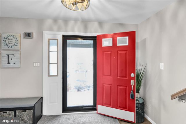 125 SHIRE LN, Wernersville, PA 19565