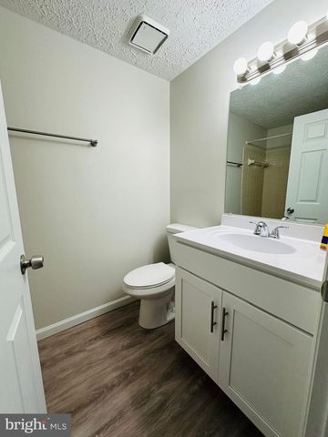 190 KENWOOD DR, Sicklerville, NJ 08081