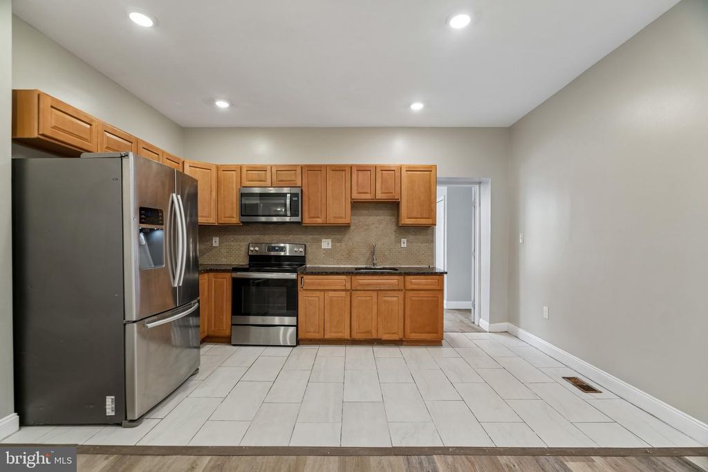 439 E WASHINGTON LN, PHILADELPHIA, PA 19144 — exterior