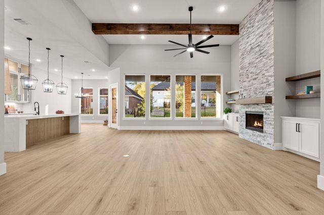 202 Victoria Court, Montgomery, TX 77356