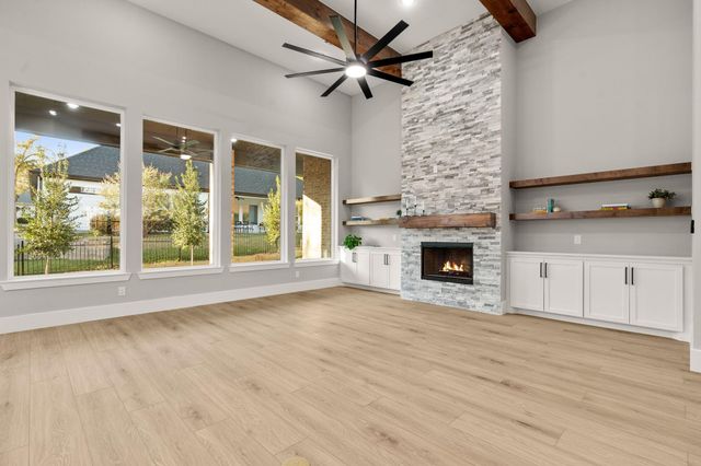 202 Victoria Court, Montgomery, TX 77356