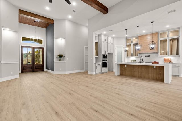 202 Victoria Court, Montgomery, TX 77356