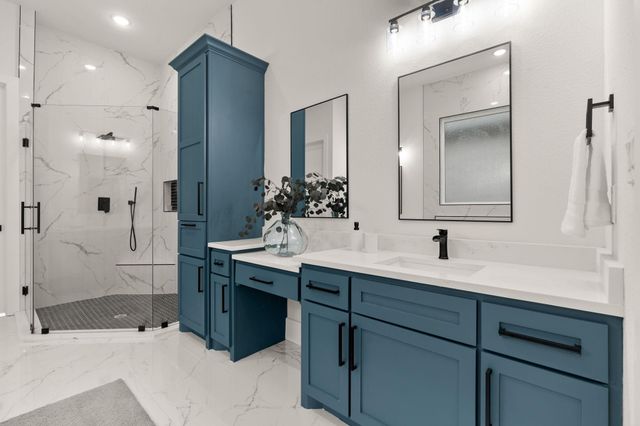 202 Victoria Court, Montgomery, TX 77356