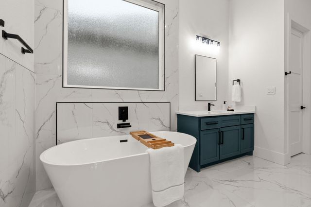 202 Victoria Court, Montgomery, TX 77356