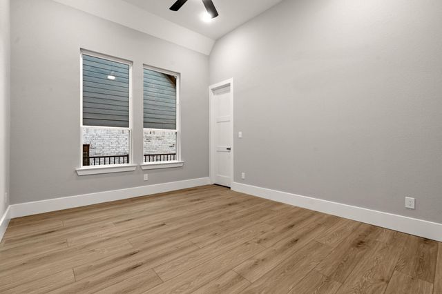 202 Victoria Court, Montgomery, TX 77356