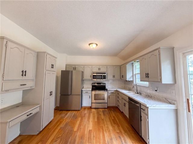 1706 N Lazy Branch Road, Independence, MO 64058