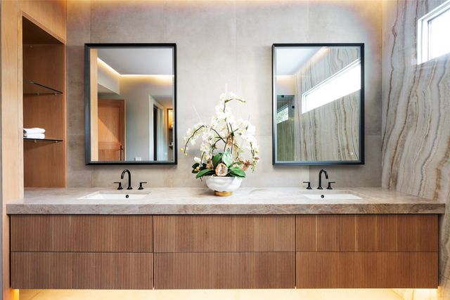 9435 Inwood Road, Dallas, TX 75220