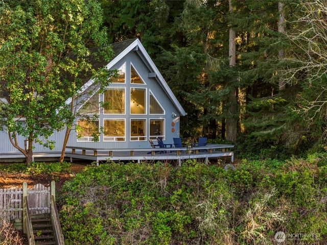 16273 Reitan Road NE, Bainbridge Island, WA 98110