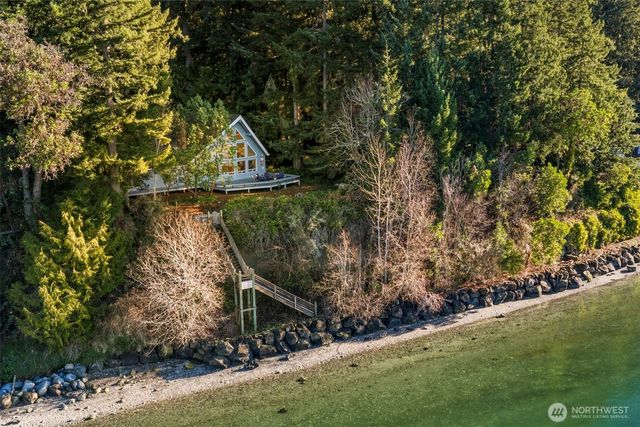 16273 Reitan Road NE, Bainbridge Island, WA 98110