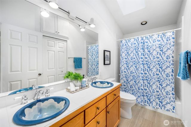 16273 Reitan Road NE, Bainbridge Island, WA 98110