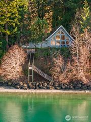16273 Reitan Road NE, Bainbridge Island, WA 98110