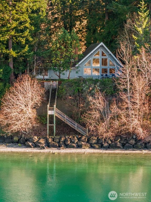 16273 Reitan Road NE, Bainbridge Island, WA 98110
