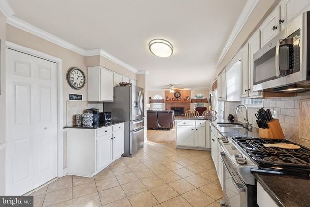 15 CONTINENTAL LN, Marlton, NJ 08053