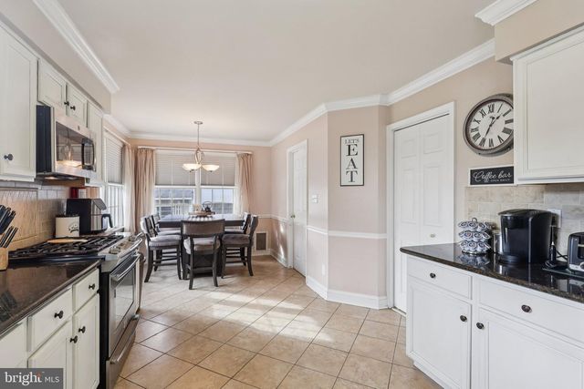 15 CONTINENTAL LN, Marlton, NJ 08053