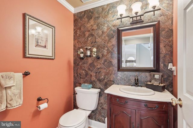 15 CONTINENTAL LN, Marlton, NJ 08053