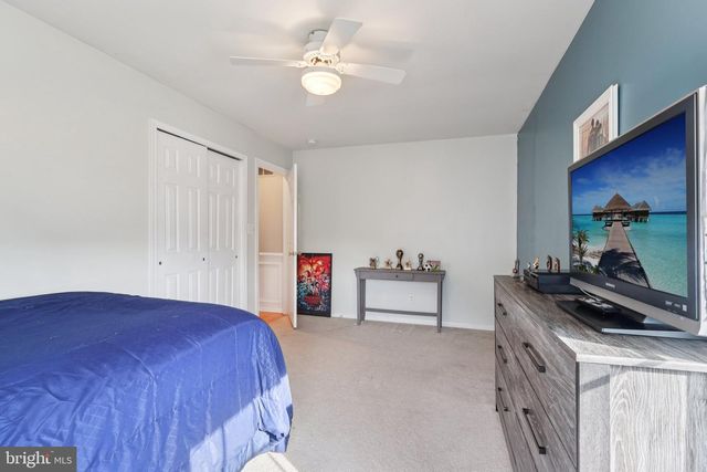 15 CONTINENTAL LN, Marlton, NJ 08053