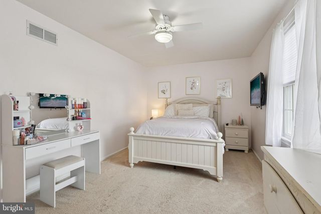 15 CONTINENTAL LN, Marlton, NJ 08053