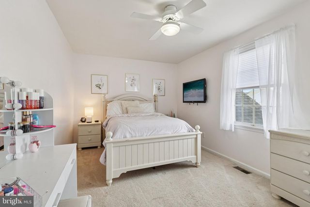 15 CONTINENTAL LN, Marlton, NJ 08053