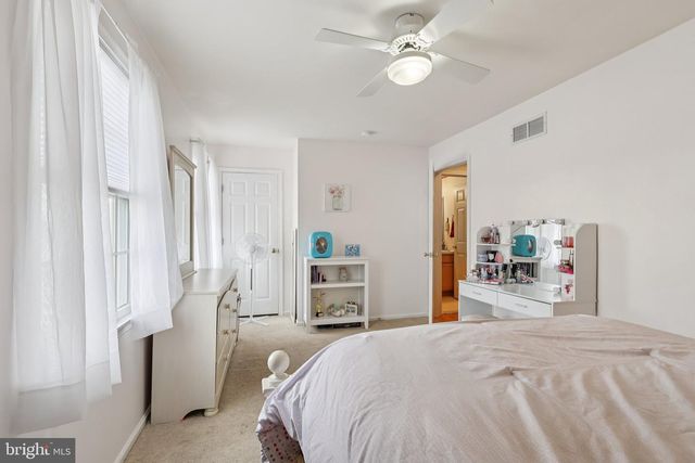 15 CONTINENTAL LN, Marlton, NJ 08053