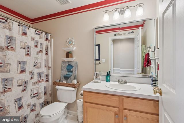 15 CONTINENTAL LN, Marlton, NJ 08053